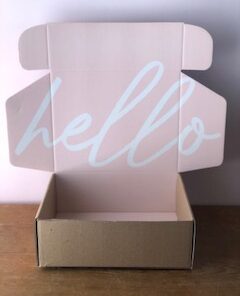 CAJA DE REGALO (30CM*25CM ALTO 10.5 CM)